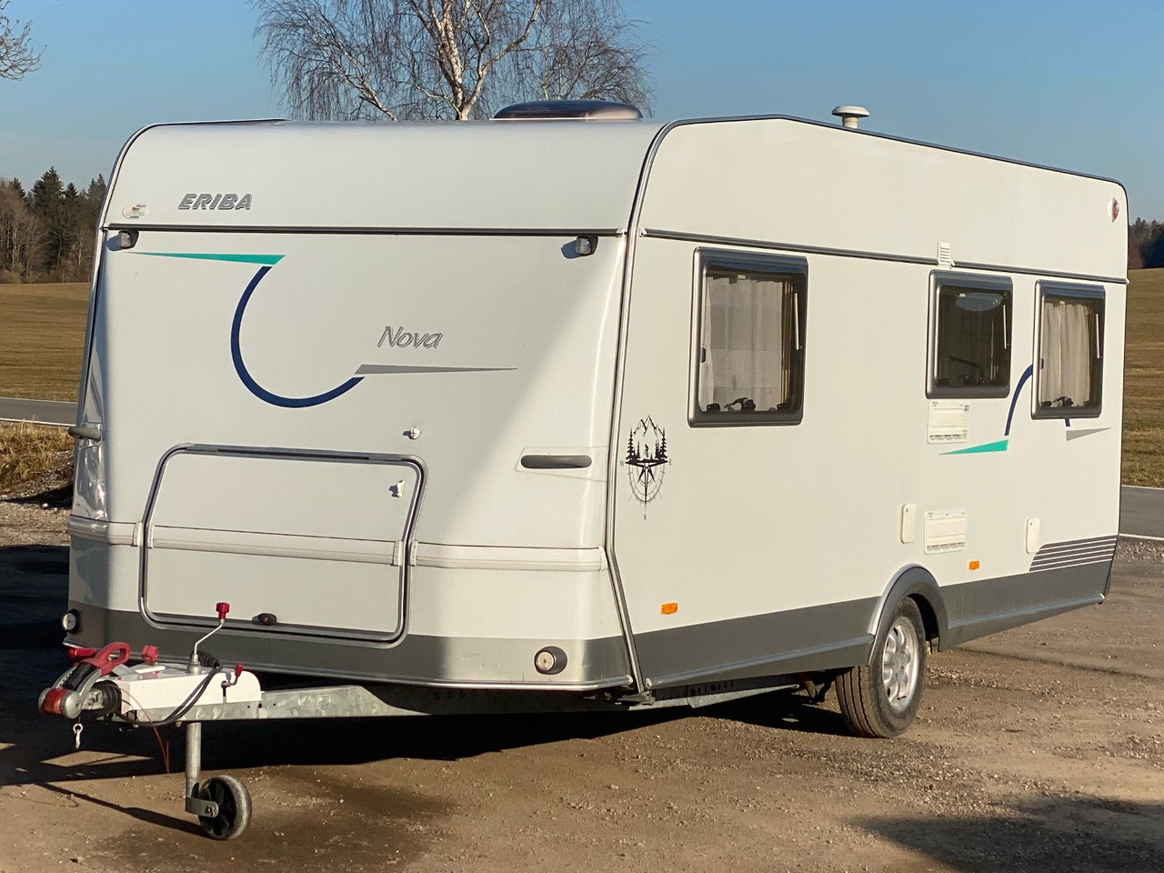 HYMER / ERIBA / HYMERCAR Nova 530 Swing mit Längsbetten und Moser, top Zu - Karavan: obrázek 3 HYMER / ERIBA / HYMERCAR Nova 530 Swing mit Längsbetten und Moser, top Zu - Karavan: obrázek 3