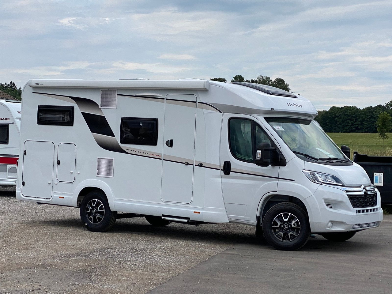 Hobby OPTIMA ONTOUR EDITION V65 GE NAVI MARKISE SAT - Polointegrovaný obytný vůz: obrázek 2 Hobby OPTIMA ONTOUR EDITION V65 GE NAVI MARKISE SAT - Polointegrovaný obytný vůz: obrázek 2