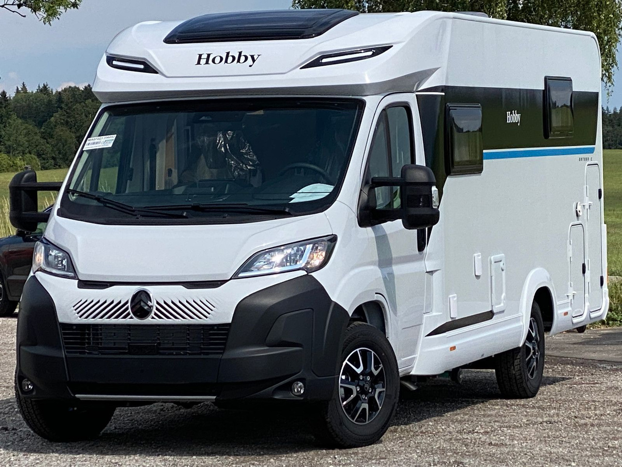 Hobby OnTour C 700 GQ MJ25/MARKISE/RFK/SAFETY-PAKET - Polointegrovaný obytný vůz: obrázek 1 Hobby OnTour C 700 GQ MJ25/MARKISE/RFK/SAFETY-PAKET - Polointegrovaný obytný vůz: obrázek 1