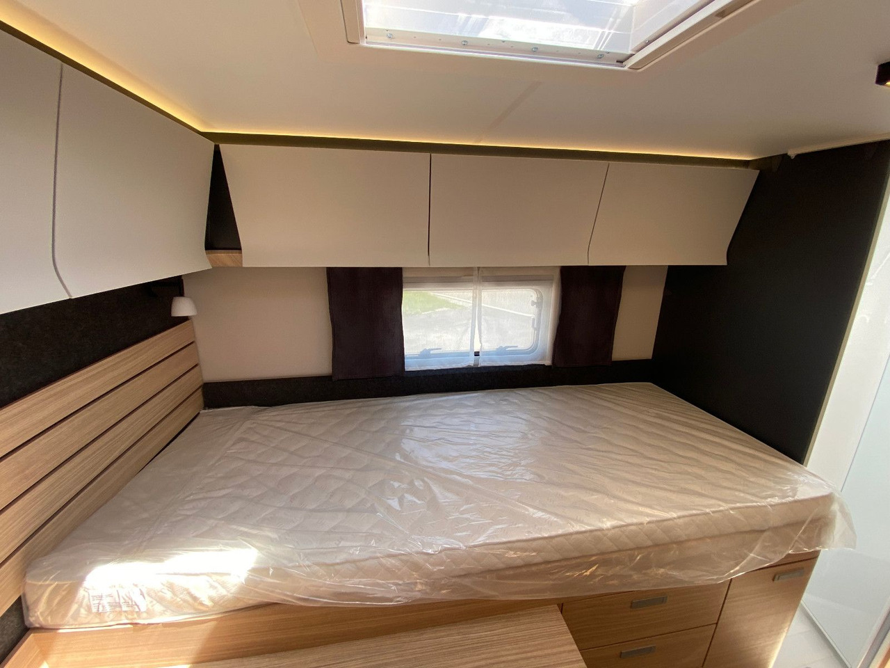 Polointegrovaný obytný vůz Hobby Optima De Luxe T70 GE: obrázek 20