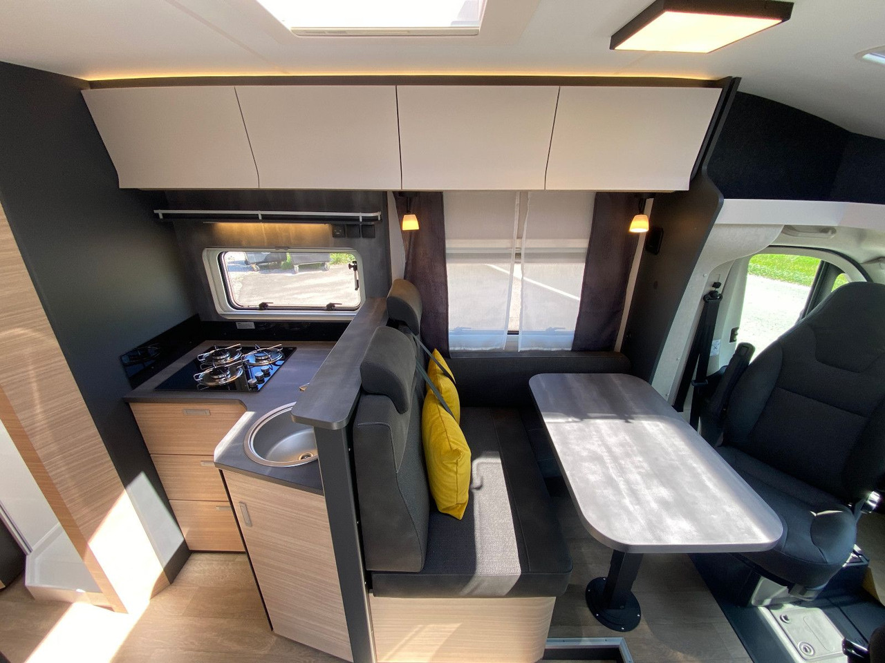 Polointegrovaný obytný vůz Hobby Optima De Luxe T70 GE: obrázek 11