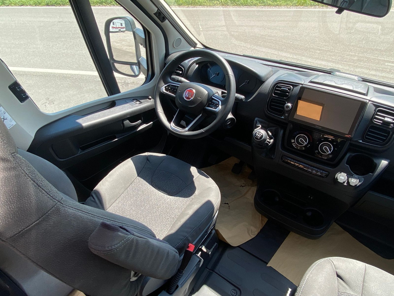 Polointegrovaný obytný vůz Hobby Optima De Luxe T70 GE: obrázek 9