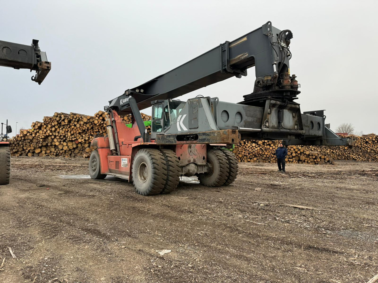 KALMAR DRF420-60S5 BJ: 2007 BStd: 32773h - Kontejnerový manipulátor: obrázek 1 KALMAR DRF420-60S5 BJ: 2007 BStd: 32773h - Kontejnerový manipulátor: obrázek 1