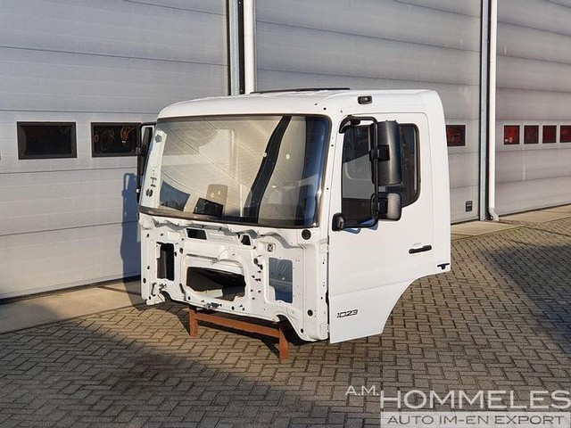 Mercedes-Benz Atego - Kabina a interiér: obrázek 1 Mercedes-Benz Atego - Kabina a interiér: obrázek 1