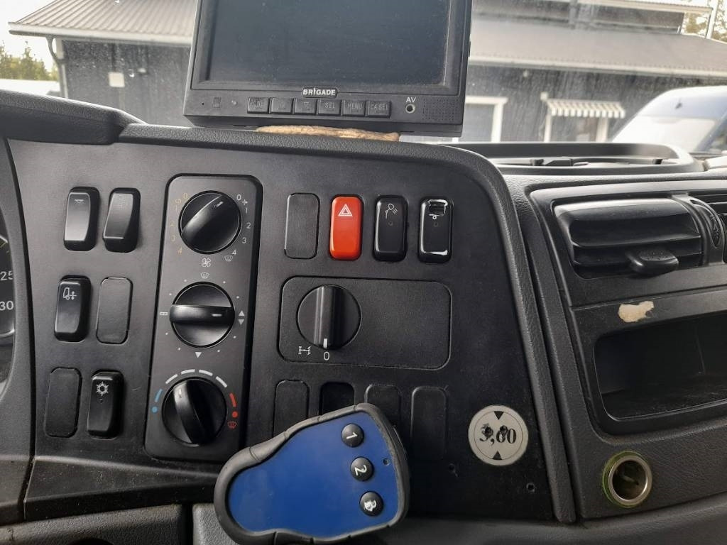 Chladírenský nákladní automobil Mercedes-Benz Axor 1829: obrázek 7 Chladírenský nákladní automobil Mercedes-Benz Axor 1829: obrázek 7