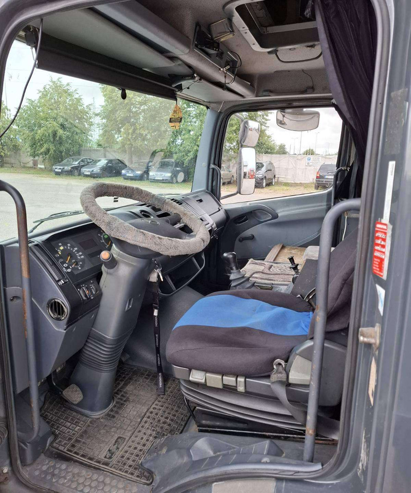 Mercedes-Benz Atego 818 - Plachtový nákladní auto: obrázek 4 Mercedes-Benz Atego 818 - Plachtový nákladní auto: obrázek 4