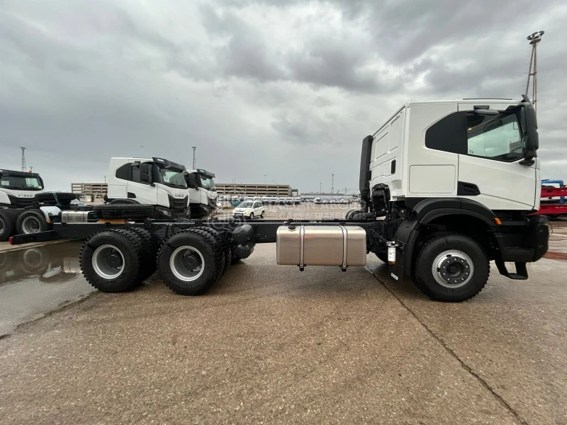 Iveco T-WAY AT380T43H 6x4 R20 Tyres Chassis - Barcelona Stock - Podvozek s kabinou: obrázek 2 Iveco T-WAY AT380T43H 6x4 R20 Tyres Chassis - Barcelona Stock - Podvozek s kabinou: obrázek 2