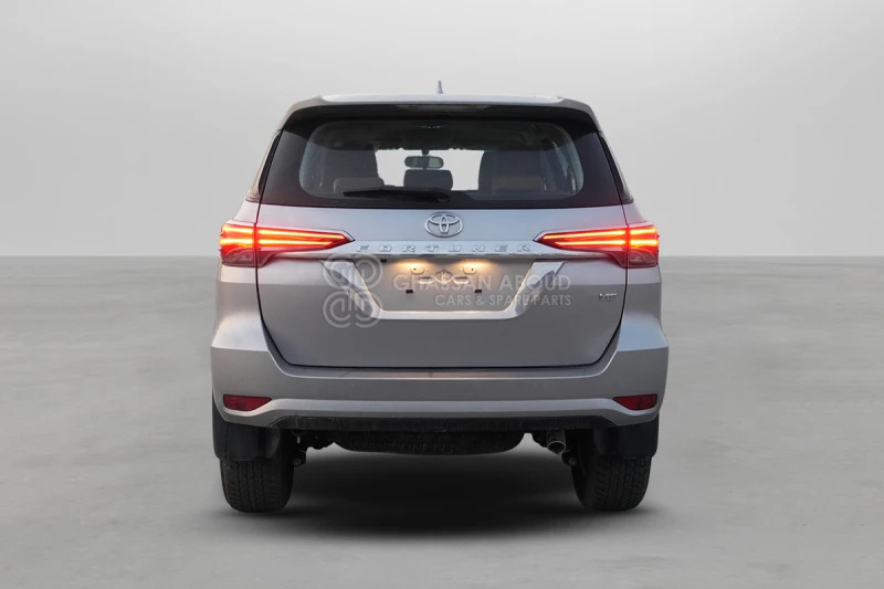 Toyota Fortuner 4x4 - SUV: obrázek 5 Toyota Fortuner 4x4 - SUV: obrázek 5