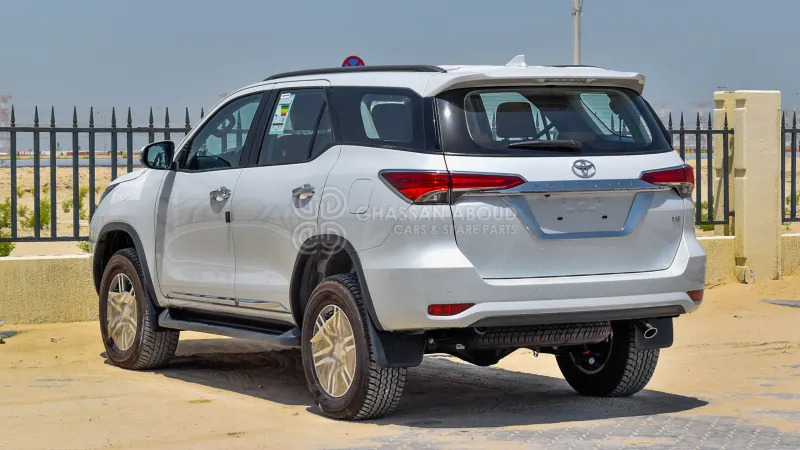 Toyota Fortuner 4x4 - SUV: obrázek 4 Toyota Fortuner 4x4 - SUV: obrázek 4