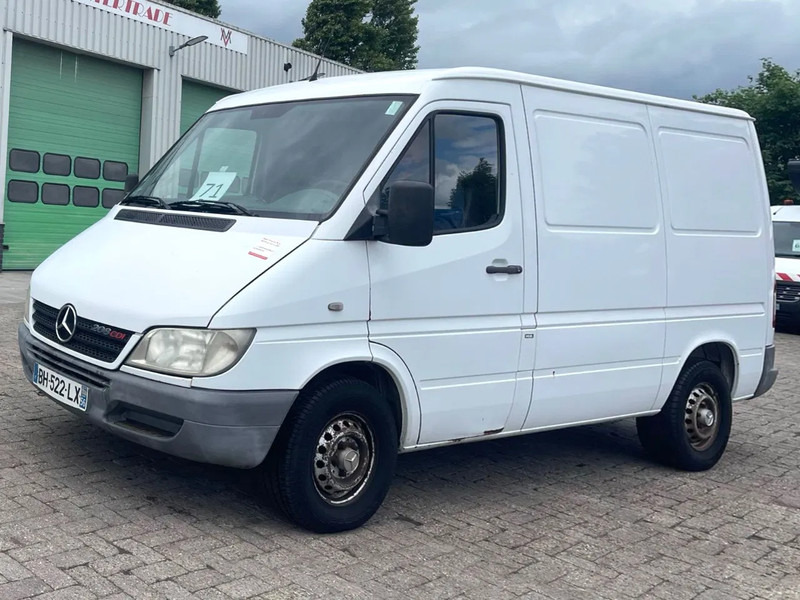 Mercedes-Benz Sprinter 208 3 seats. Very good bus! 100% engine and gearbox! France use - Furgon: obrázek 4 Mercedes-Benz Sprinter 208 3 seats. Very good bus! 100% engine and gearbox! France use - Furgon: obrázek 4