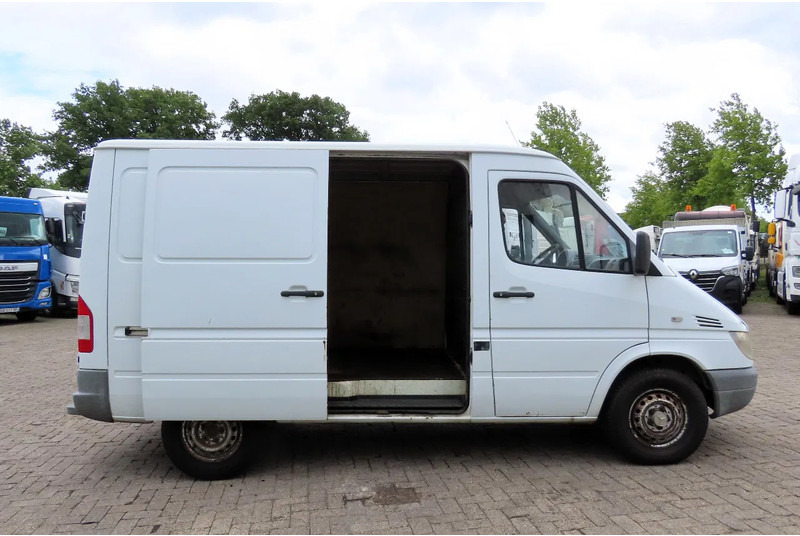 Mercedes-Benz Sprinter 208 3 seats. Very good bus! 100% engine and gearbox! France use - Furgon: obrázek 3 Mercedes-Benz Sprinter 208 3 seats. Very good bus! 100% engine and gearbox! France use - Furgon: obrázek 3