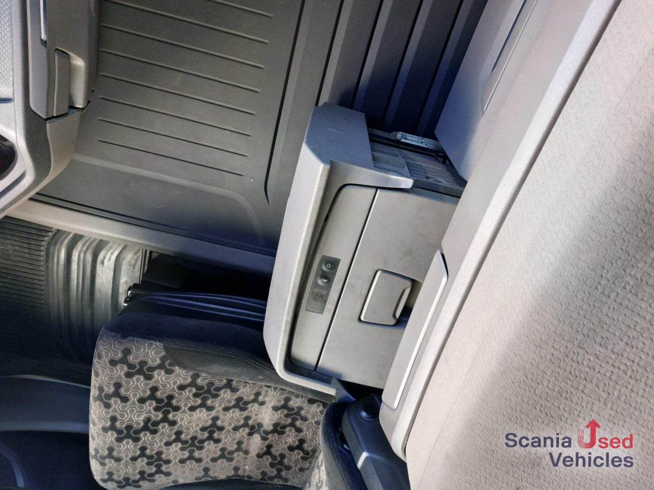 SCANIA R 410 A4x2NA Highline - Tahač: obrázek 2 SCANIA R 410 A4x2NA Highline - Tahač: obrázek 2