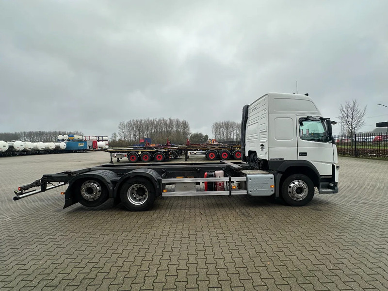 Volvo FM 380 Globetrotter 6x2, ADR (FL, AT, OX), LIFT/STEER, 636.183km - Podvozek s kabinou: obrázek 4 Volvo FM 380 Globetrotter 6x2, ADR (FL, AT, OX), LIFT/STEER, 636.183km - Podvozek s kabinou: obrázek 4