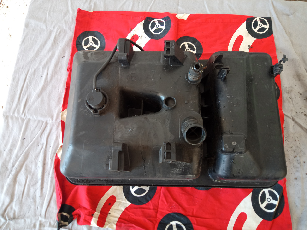 DAF XF106 - Expanzní nádobka: obrázek 1 DAF XF106 - Expanzní nádobka: obrázek 1