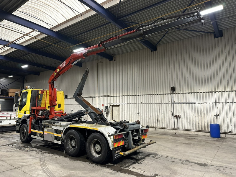Iveco TRAKKER 350 6x4 HOOKLIFT + CRANE FASSI F120.22 (5/6 F) - *342.000km* - STEEL SPRING / BIG AXLES - AS TRONIC AUTOMATIC GEARBOX - Hákový nosič kontejnerů, Auto s hydraulickou rukou: obrázek 4 Iveco TRAKKER 350 6x4 HOOKLIFT + CRANE FASSI F120.22 (5/6 F) - *342.000km* - STEEL SPRING / BIG AXLES - AS TRONIC AUTOMATIC GEARBOX - Hákový nosič kontejnerů, Auto s hydraulickou rukou: obrázek 4