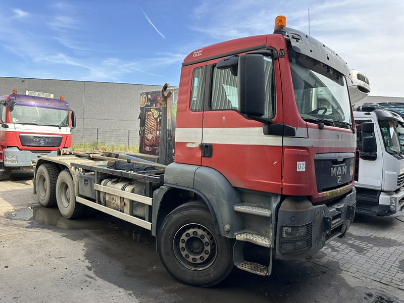MAN TGA 26.400 6x4 AJK 20T - 5430mm - MANUAL GEARBOX - STEEL SPRING / BLATT - BIG AXLES / AP ACHSEN - Hákový nosič kontejnerů: obrázek 2 MAN TGA 26.400 6x4 AJK 20T - 5430mm - MANUAL GEARBOX - STEEL SPRING / BLATT - BIG AXLES / AP ACHSEN - Hákový nosič kontejnerů: obrázek 2