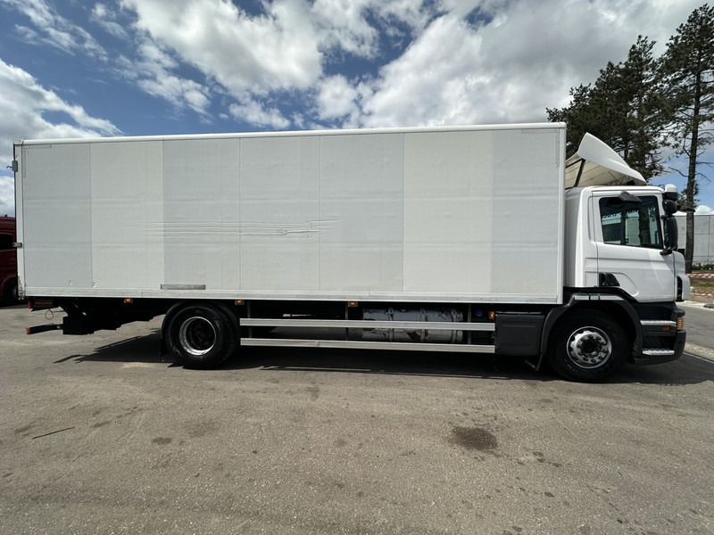 Scania P320 RETARDER - CLOSED BOX 8m25 x 2m47 x 2m30 - TAILLIFT 2000kg - EURO 6 - GOOD CONDITION - Skříňový nákladní auto: obrázek 4 Scania P320 RETARDER - CLOSED BOX 8m25 x 2m47 x 2m30 - TAILLIFT 2000kg - EURO 6 - GOOD CONDITION - Skříňový nákladní auto: obrázek 4