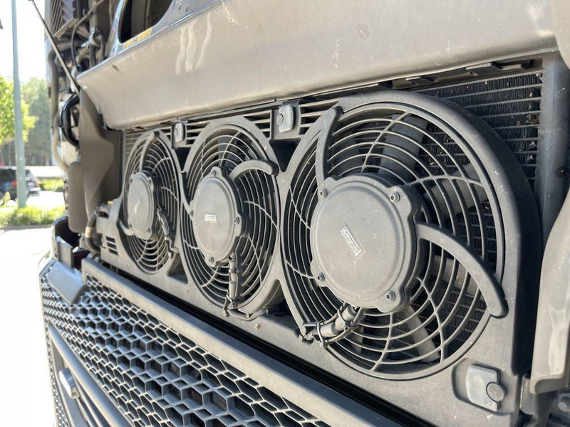 Tahač Volvo FH 460 LNG GAS ADR - ACC - Dynamic Steering - I-park Cool - Lane Keeping Support - collision warning - leather - ... BE Truck: obrázek 9 Tahač Volvo FH 460 LNG GAS ADR - ACC - Dynamic Steering - I-park Cool - Lane Keeping Support - collision warning - leather - ... BE Truck: obrázek 9