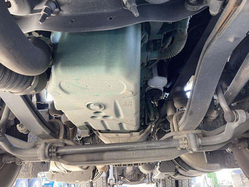 Tahač Volvo FH 460 LNG GAS ADR - ACC - Dynamic Steering - I-park Cool - Lane Keeping Support - collision warning - leather - ... BE Truck: obrázek 16 Tahač Volvo FH 460 LNG GAS ADR - ACC - Dynamic Steering - I-park Cool - Lane Keeping Support - collision warning - leather - ... BE Truck: obrázek 16