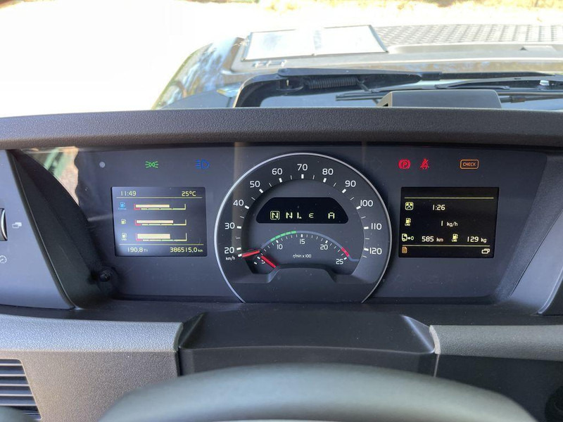 Tahač Volvo FH 460 LNG GAS ADR - ACC - Dynamic Steering - I-park Cool - Lane Keeping Support - collision warning - leather - ... BE Truck: obrázek 14 Tahač Volvo FH 460 LNG GAS ADR - ACC - Dynamic Steering - I-park Cool - Lane Keeping Support - collision warning - leather - ... BE Truck: obrázek 14