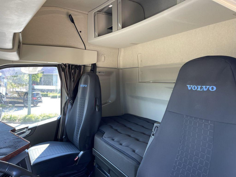 Tahač Volvo FH 460 LNG GAS ADR - ACC - Dynamic Steering - I-park Cool - Lane Keeping Support - collision warning - leather - ... BE Truck: obrázek 12 Tahač Volvo FH 460 LNG GAS ADR - ACC - Dynamic Steering - I-park Cool - Lane Keeping Support - collision warning - leather - ... BE Truck: obrázek 12