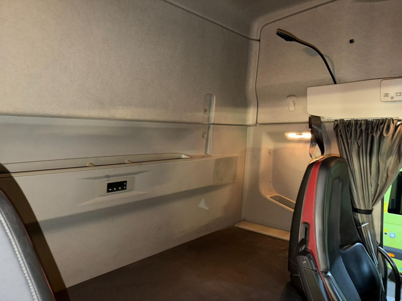 Plachtový nákladní auto Volvo FH 460 8x4 TRIDEM CURTAINSIDE BOX 8m50 / BDF / SILO COMPRESSOR - *FULL AIR* - EURO 6 - LIFT + STEERING AXLE - BE TRUCK: obrázek 18