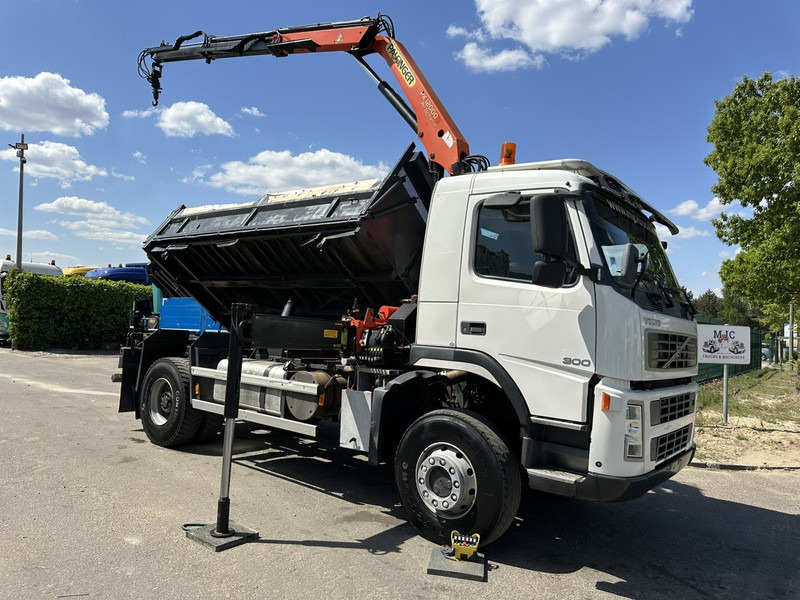 Volvo FM 300 4x4 TIPPER + CRANE PALFINGER PK 12000 - *339.000km* - MANUAL - STEEL SPRING / BIG AXLES - EURO 3 - TÜV 15/10/2025 - Sklápěč, Auto s hydraulickou rukou: obrázek 4 Volvo FM 300 4x4 TIPPER + CRANE PALFINGER PK 12000 - *339.000km* - MANUAL - STEEL SPRING / BIG AXLES - EURO 3 - TÜV 15/10/2025 - Sklápěč, Auto s hydraulickou rukou: obrázek 4