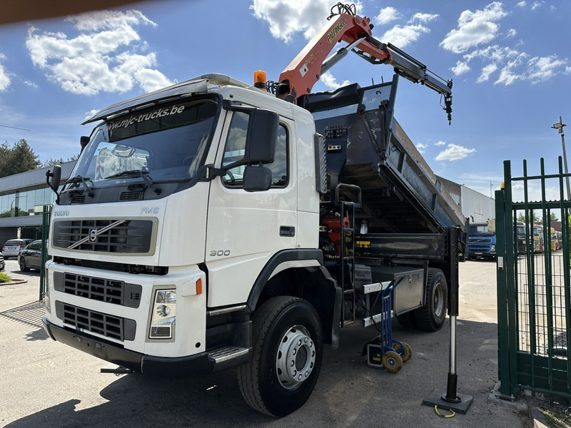 Volvo FM 300 4x4 TIPPER + CRANE PALFINGER PK 12000 - *339.000km* - MANUAL - STEEL SPRING / BIG AXLES - EURO 3 - TÜV 15/10/2025 - Sklápěč, Auto s hydraulickou rukou: obrázek 5 Volvo FM 300 4x4 TIPPER + CRANE PALFINGER PK 12000 - *339.000km* - MANUAL - STEEL SPRING / BIG AXLES - EURO 3 - TÜV 15/10/2025 - Sklápěč, Auto s hydraulickou rukou: obrázek 5