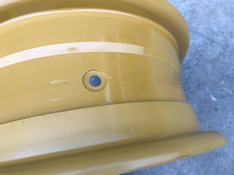 Cat 140H Rims - Pneumatiky a ráfky pro Stavební technika: obrázek 3 Cat 140H Rims - Pneumatiky a ráfky pro Stavební technika: obrázek 3