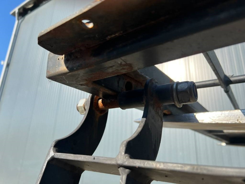 Cat 313D / M315D / 320D / 325D / 330D / 345C / 365C / - Kabina a interiér pro Stavební technika: obrázek 4 Cat 313D / M315D / 320D / 325D / 330D / 345C / 365C / - Kabina a interiér pro Stavební technika: obrázek 4