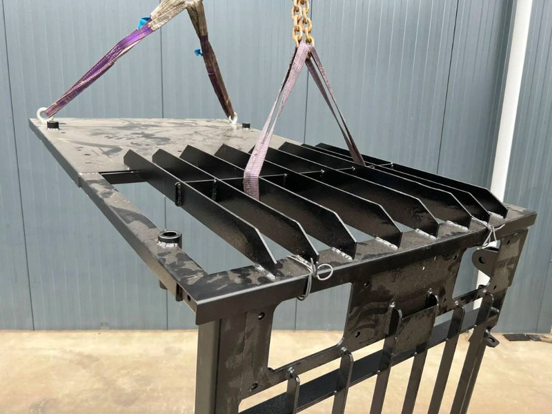 Cat 318C Guard - Kabina a interiér pro Stavební technika: obrázek 2 Cat 318C Guard - Kabina a interiér pro Stavební technika: obrázek 2