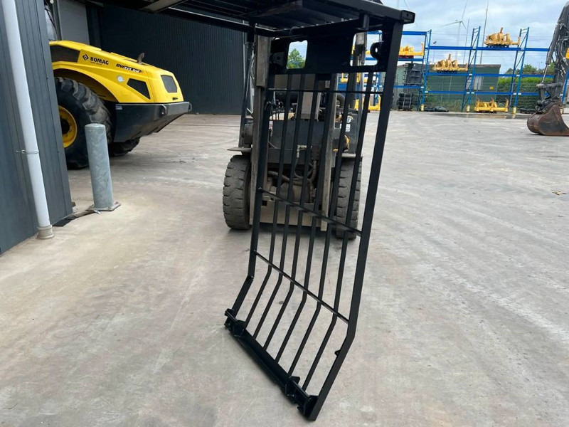 Cat 330D Guard - Kabina a interiér pro Stavební technika: obrázek 3 Cat 330D Guard - Kabina a interiér pro Stavební technika: obrázek 3