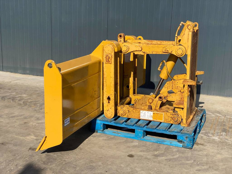 Cat Front Blade + Lift 12H / 120M / 120H / 140G / 140H - Radlice pro Stavební technika: obrázek 1 Cat Front Blade + Lift 12H / 120M / 120H / 140G / 140H - Radlice pro Stavební technika: obrázek 1