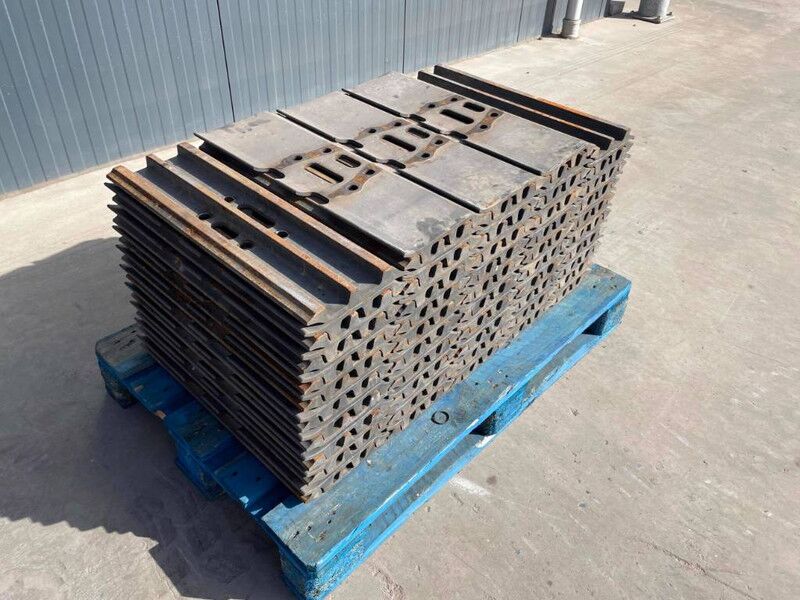 Hyundai R210 / R215 / R220 / R235 / R250 / R260 - Rám/ Šasi pro Stavební technika: obrázek 1 Hyundai R210 / R215 / R220 / R235 / R250 / R260 - Rám/ Šasi pro Stavební technika: obrázek 1