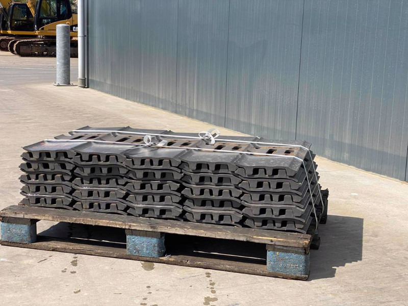 JCB JS240 / JS260 / JS300 Shoes/Pads - Rám/ Šasi pro Stavební technika: obrázek 5 JCB JS240 / JS260 / JS300 Shoes/Pads - Rám/ Šasi pro Stavební technika: obrázek 5