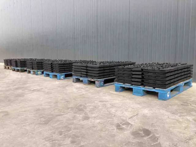 Vögele Rubber Asphalt Pads - Rám/ Šasi pro Stavební technika: obrázek 1 Vögele Rubber Asphalt Pads - Rám/ Šasi pro Stavební technika: obrázek 1