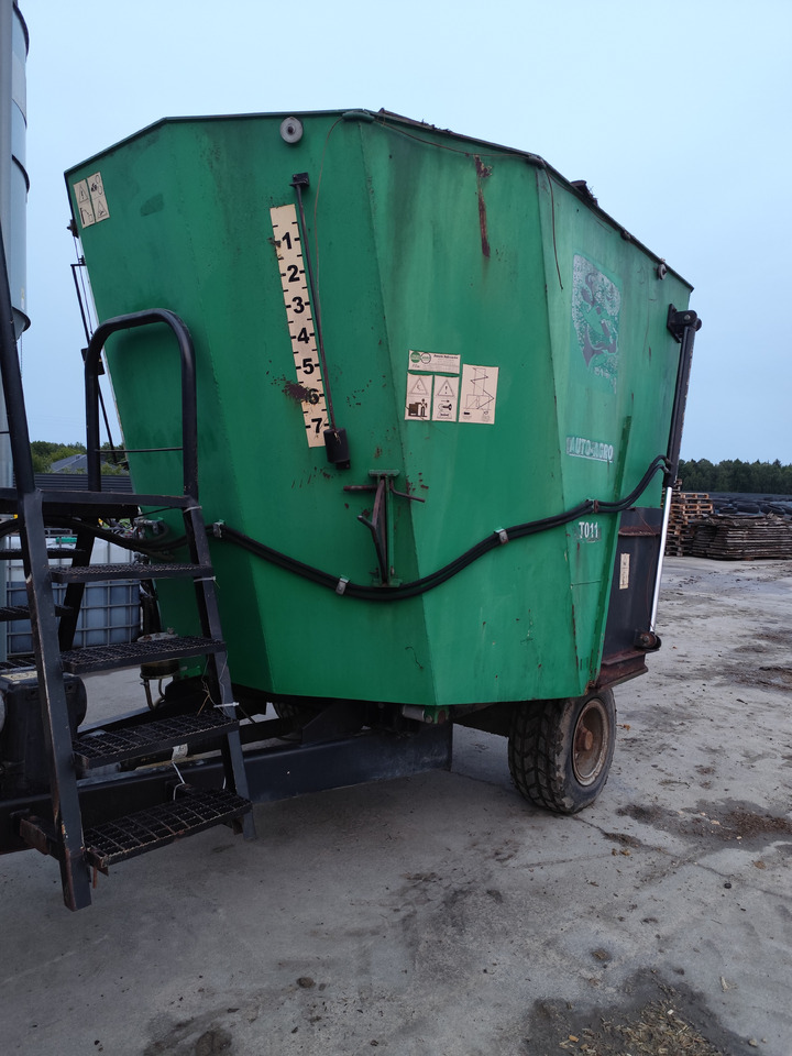 Auto-Agro T-011 - Krmný míchací vůz: obrázek 3 Auto-Agro T-011 - Krmný míchací vůz: obrázek 3