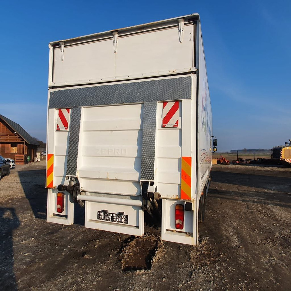 DAF CF 65.220 - Skříňový nákladní auto: obrázek 4 DAF CF 65.220 - Skříňový nákladní auto: obrázek 4