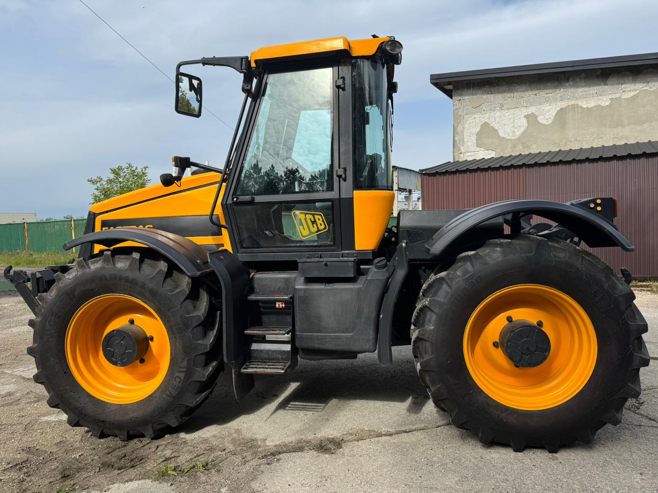 JCB FASTRAC 2140 - Traktor: obrázek 3 JCB FASTRAC 2140 - Traktor: obrázek 3