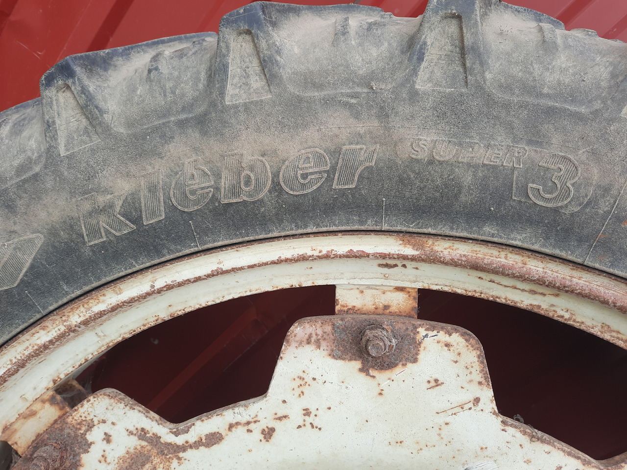 KLEBER Super 3 11.2 R44 - Kompletní kolo pro Zemědělská technika: obrázek 5 KLEBER Super 3 11.2 R44 - Kompletní kolo pro Zemědělská technika: obrázek 5