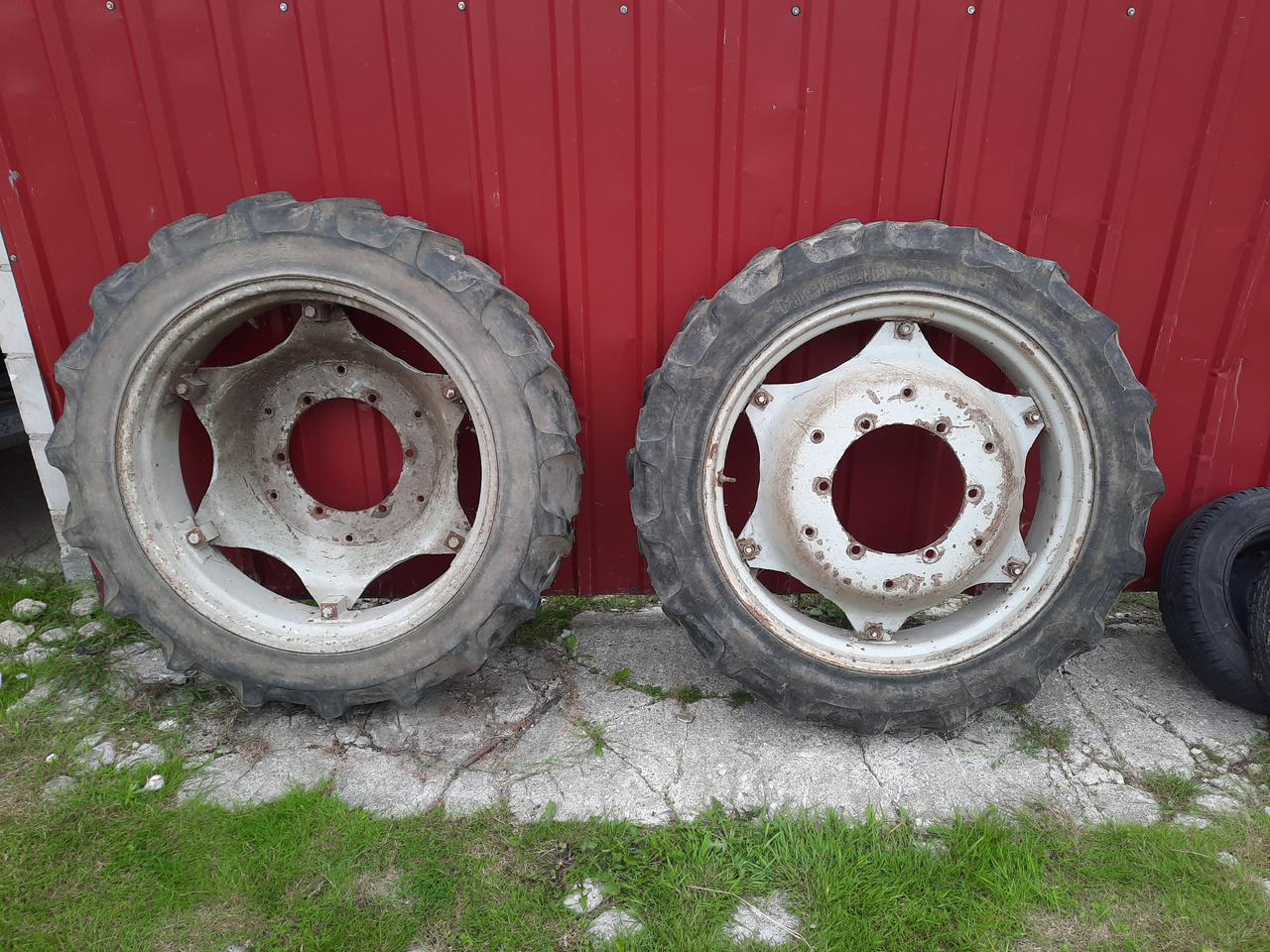 MICHELIN BIB X 9.5 R32 - Pneumatiky a ráfky pro Zemědělská technika: obrázek 1 MICHELIN BIB X 9.5 R32 - Pneumatiky a ráfky pro Zemědělská technika: obrázek 1