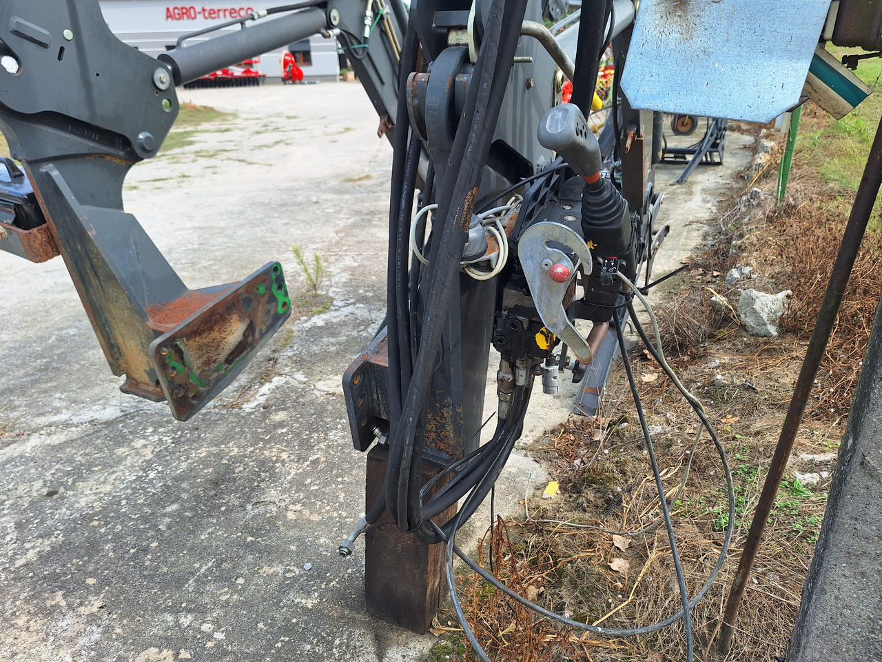 Manip MP85 - Čelní nakladač pro traktor: obrázek 5 Manip MP85 - Čelní nakladač pro traktor: obrázek 5