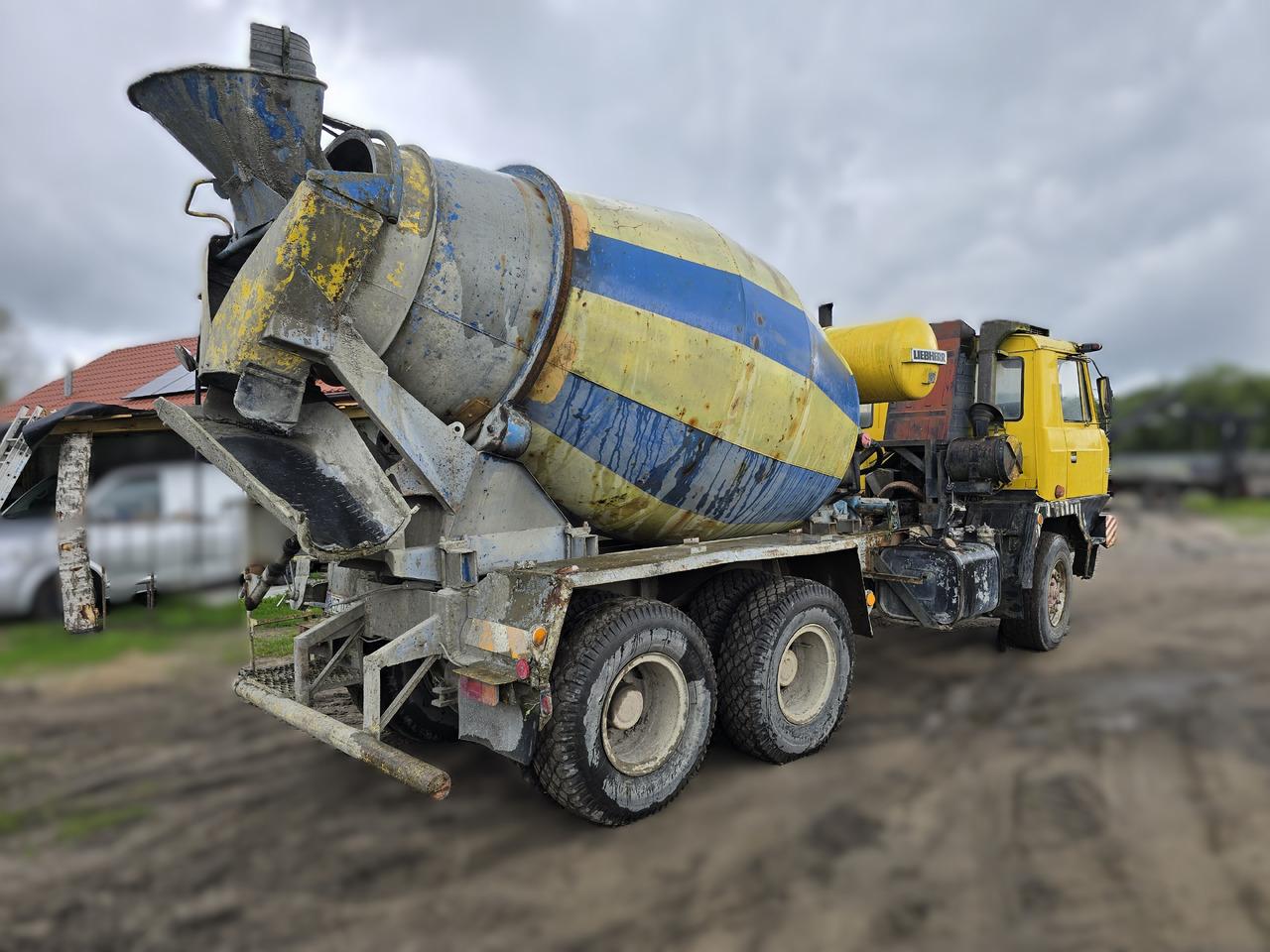 TATRA 6x6 (6 m3) betoniarka LIEBHERR - Autodomíchávač: obrázek 5 TATRA 6x6 (6 m3) betoniarka LIEBHERR - Autodomíchávač: obrázek 5