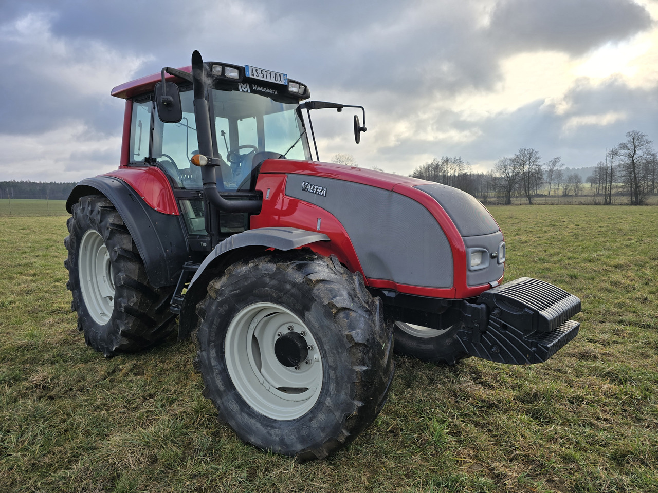 VALTRA T140 - Traktor: obrázek 2 VALTRA T140 - Traktor: obrázek 2