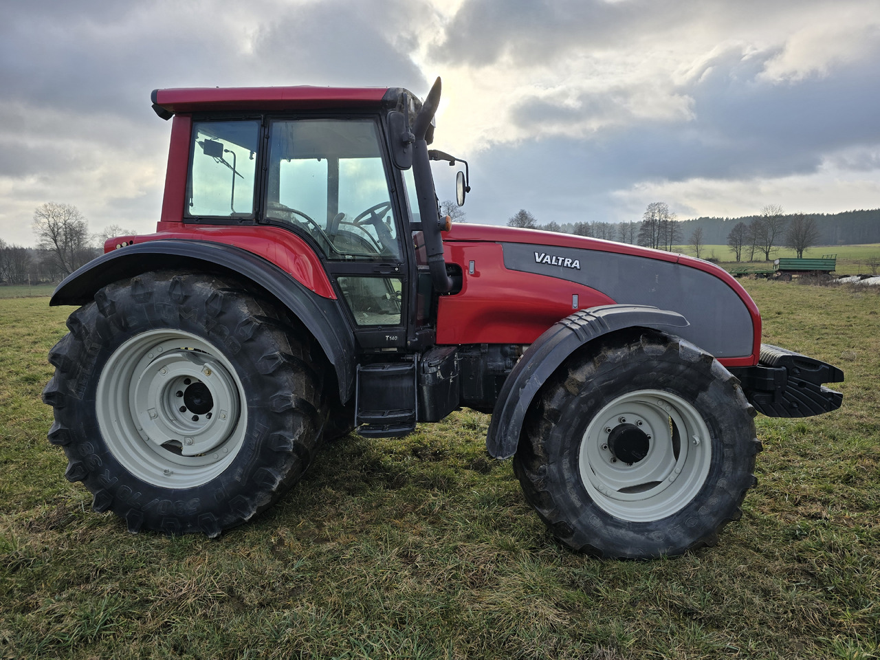 VALTRA T140 - Traktor: obrázek 3 VALTRA T140 - Traktor: obrázek 3