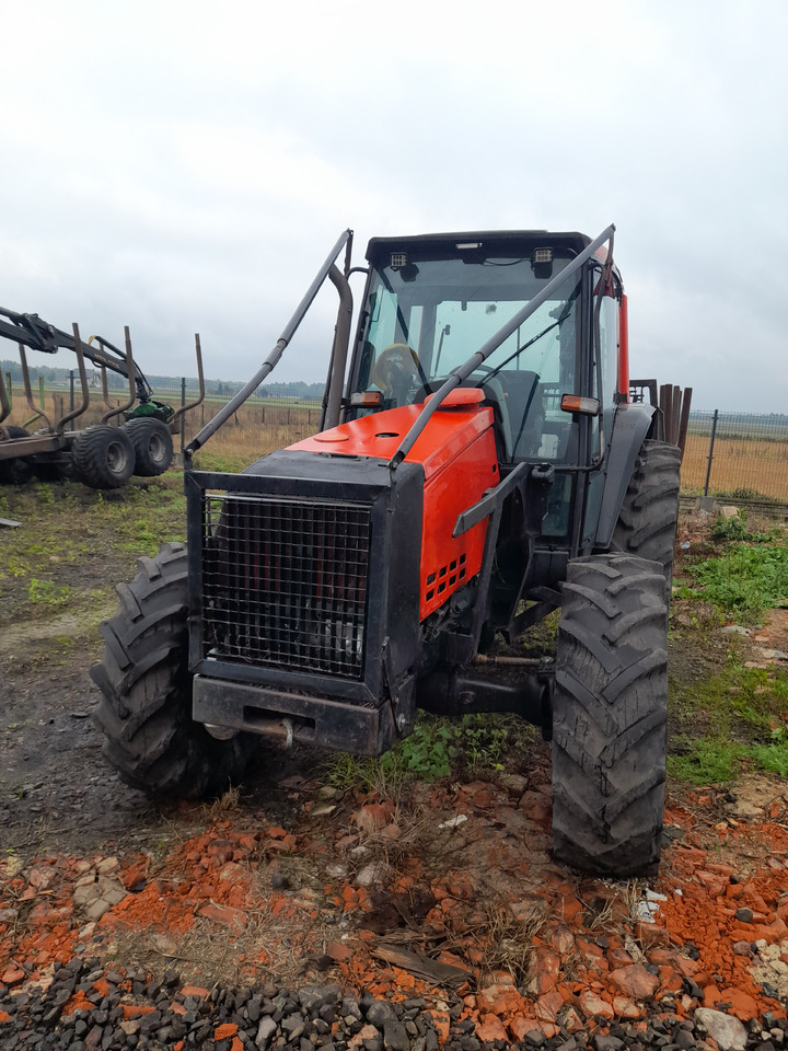 Valtra / Fao Far 6250 / 4768 - Lesní traktor, Vyvážecí přívěs: obrázek 3 Valtra / Fao Far 6250 / 4768 - Lesní traktor, Vyvážecí přívěs: obrázek 3