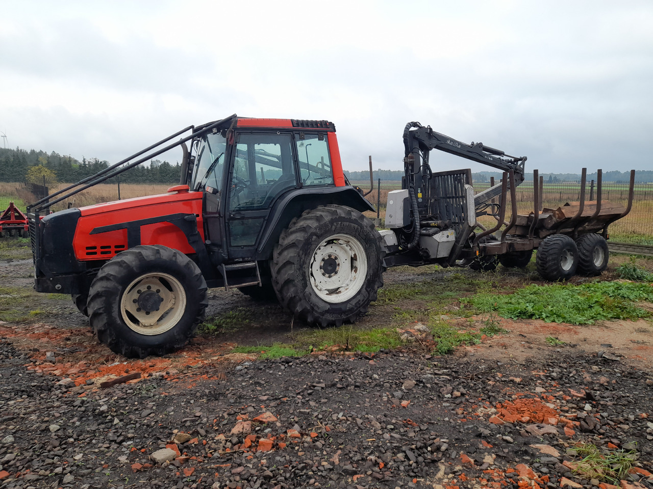 Valtra / Fao Far 6250 / 4768 - Lesní traktor, Vyvážecí přívěs: obrázek 1 Valtra / Fao Far 6250 / 4768 - Lesní traktor, Vyvážecí přívěs: obrázek 1