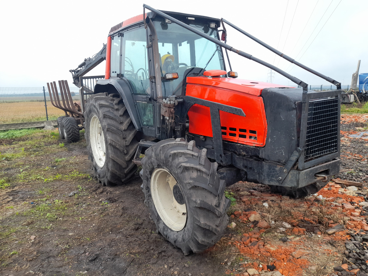Valtra / Fao Far 6250 / 4768 - Lesní traktor, Vyvážecí přívěs: obrázek 4 Valtra / Fao Far 6250 / 4768 - Lesní traktor, Vyvážecí přívěs: obrázek 4