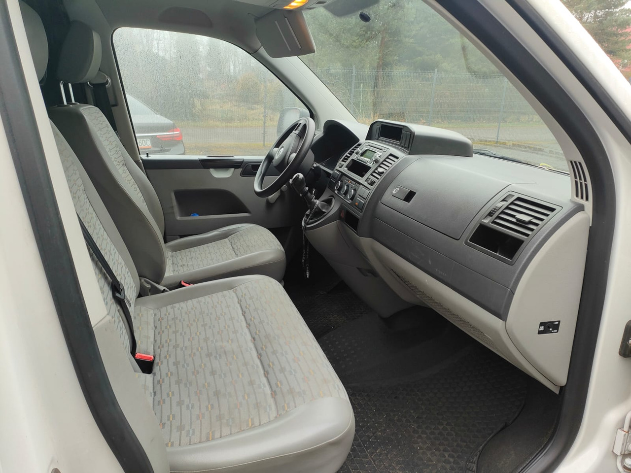 Volkswagen Transporter T 5.1 - Osobní auto: obrázek 4 Volkswagen Transporter T 5.1 - Osobní auto: obrázek 4