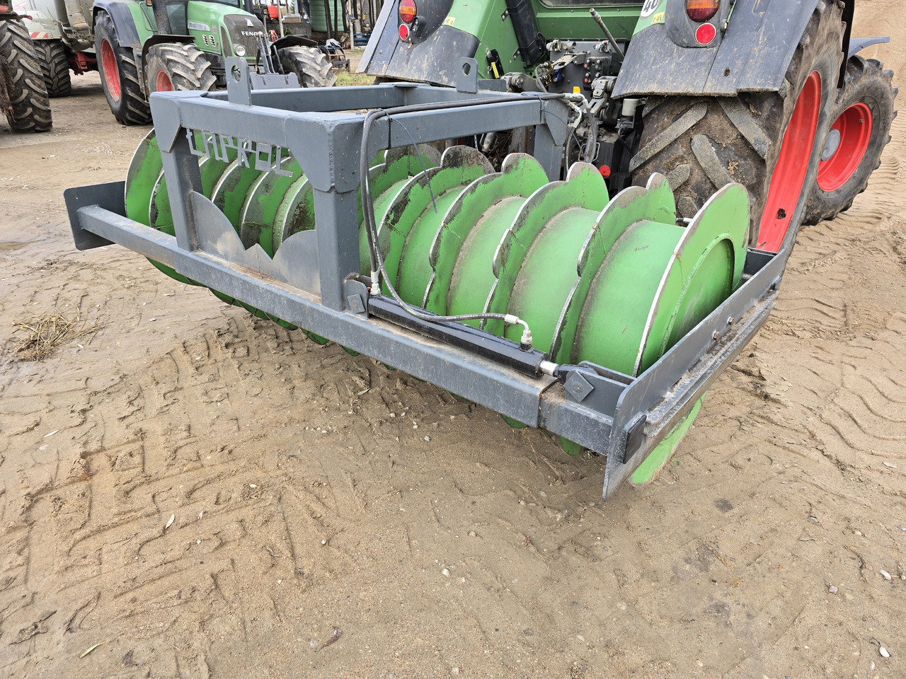 Wał hydraulicznie przesuwny do ugniatania pryzm 3 m / 2700 kg - Sklízecí řezačka: obrázek 1 Wał hydraulicznie przesuwny do ugniatania pryzm 3 m / 2700 kg - Sklízecí řezačka: obrázek 1